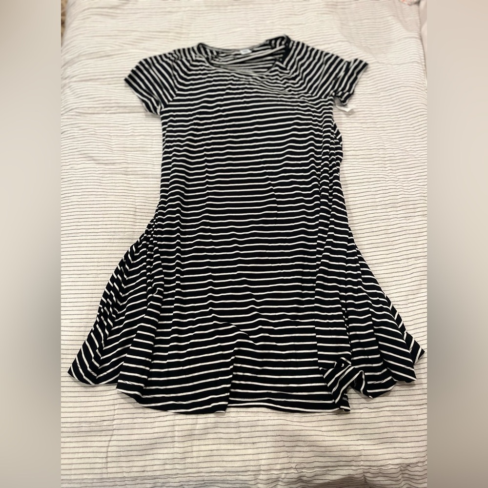 old navy women’s black and white striped short sleeve mini dress NWT